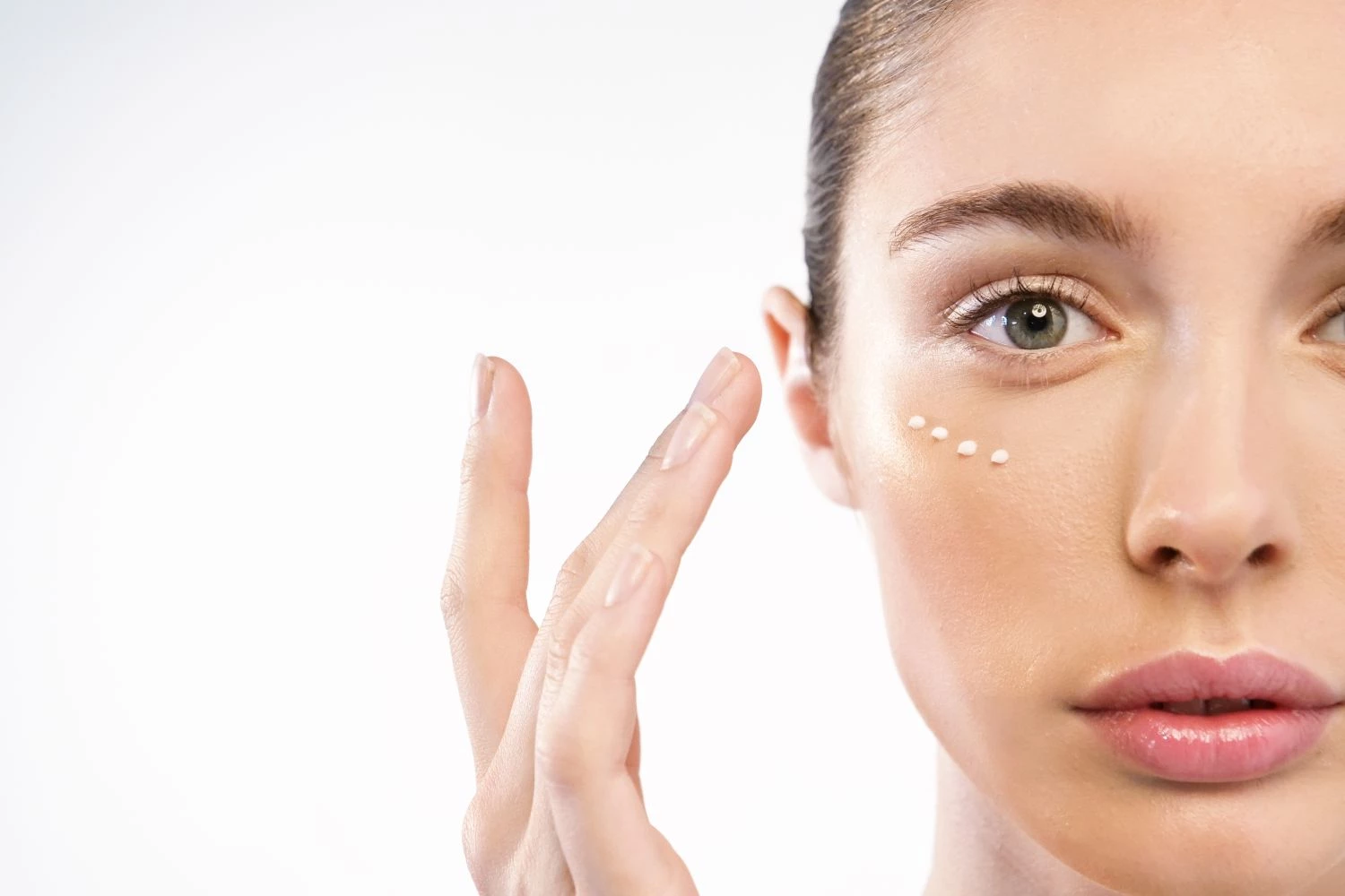 Take care of your eyes with our eye contour treatment